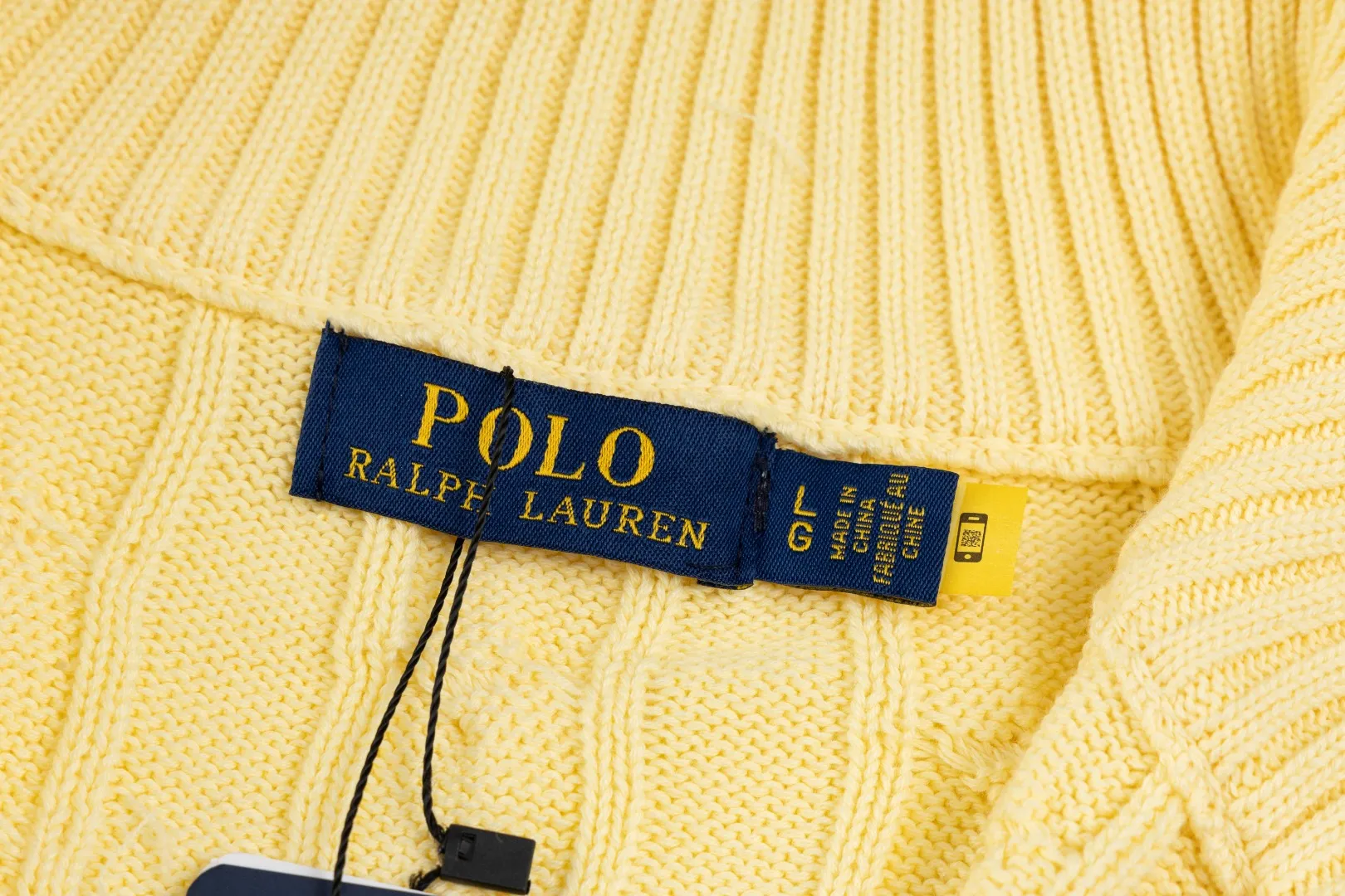 P236 #R92 RALPH LAUREN Ralph Lauren fifteen colors classic small label embroidery logo turtleneck pullover half-zip knitted cable sweater with high-density LOGO embroidery on the chest and original customized tag accessories. Made of pure cotton yarn, pure cotton is skin-friendly and comfortable, small label war horse embroidered twist turtleneck sweater 🐎 high quality, follow the blogger to learn how to wear it! Let’s buy a Ralph Lauren cable sweater. It’s a super hard-to-find series after it became popular. It’s hard to find one on the official website. It’s simple and practical to wear, with a lazy and loose feel. The thickened fabric has more texture, feels soft and delicate, and has a loose fit. Whether worn alone or layered, you can wear different styles of fashion with just one piece!   Size：XS S M L